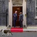 Prabowo Subianto ‘Akrab’ dengan Larry the Cat di London, Ingatkan pada Bobby di Tanah Air