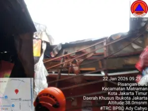 Atap Rumah di Matraman Roboh Diterjang Hujan Deras, Satu Warga Terluka