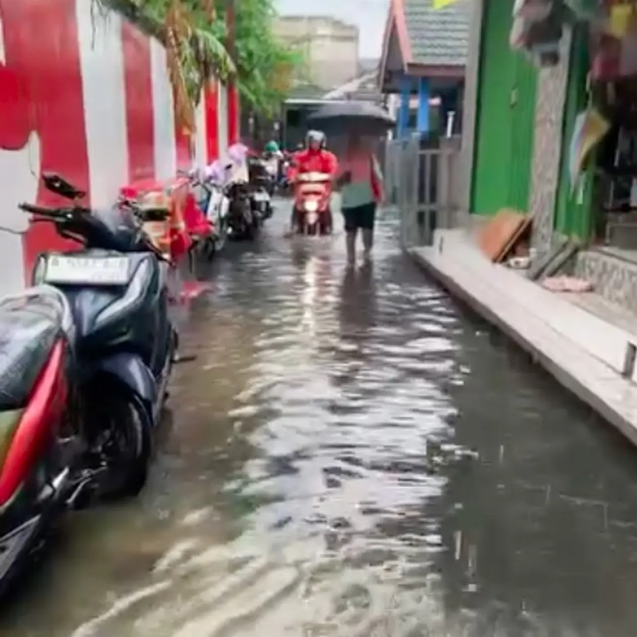Banjir Duri Kepa Jakbar Kembali Terjadi, Warga Desak Revitalisasi Drainase Tuntas Banjir Duri Kepa Jakbar Kembali Terjadi, Warga Desak Revitalisasi Drainase Tuntas
