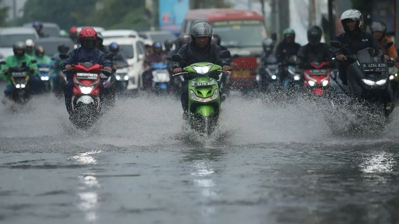 Banjir Jakarta: 12 RT dan 17 Ruas Jalan Masih Terendam Air hingga Siang Ini