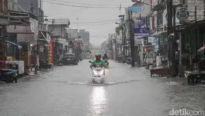 Banjir Masih Rendam Sejumlah Titik di Kota Bekasi, Ketinggian Capai 90 Cm Akibat Cuaca Ekstrem