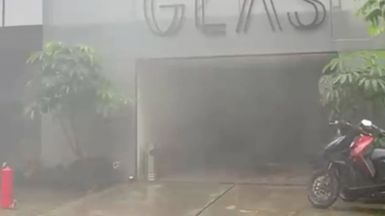 Rumah Sekaligus Kafe di Cempaka Putih Terbakar, Penyebab Masih Misteri