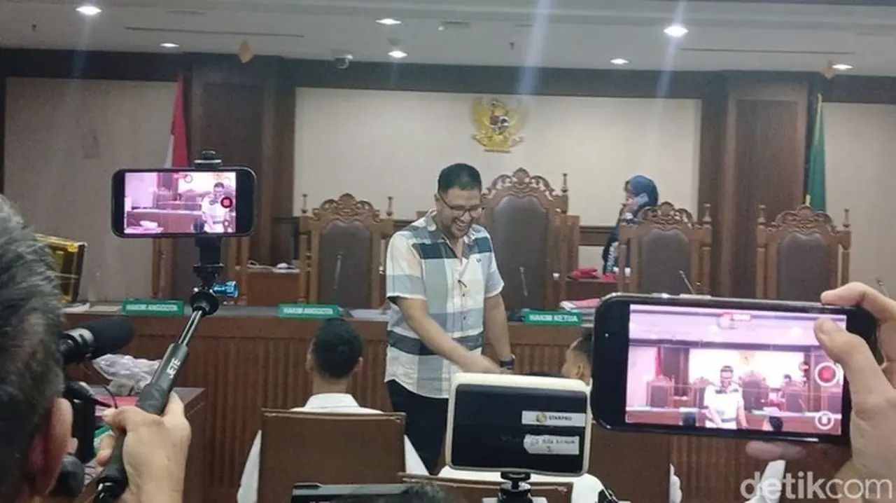 Ammar Zoni Keukeuh Minta Rekaman CCTV Sidang Diperlihatkan, Sebut Ada Intimidasi Ammar Zoni Keukeuh Minta Rekaman CCTV Sidang Diperlihatkan, Sebut Ada Intimidasi