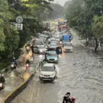 Jalan Daan Mogot Jakarta Barat Tergenang Akibat Hujan, Lalu Lintas Macet Parah