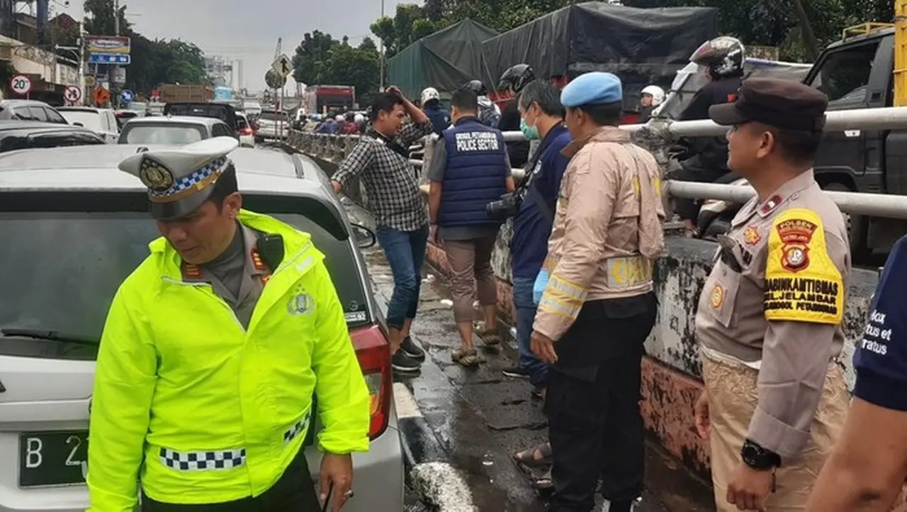 Pengemudi Ditemukan Meninggal di Mobil yang Terparkir di Tengah Jalan Jakbar