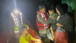 Polda Metro Jaya Kerahkan Ribuan Personel Evakuasi Warga Terdampak Banjir Jakarta dan Bekasi