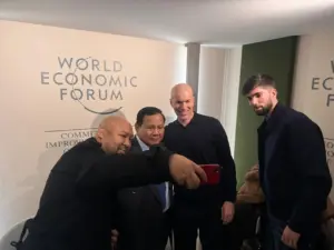Prabowo Bertemu Zidane di Davos, Netizen Jagokan Sang Legenda Latih Timnas Indonesia