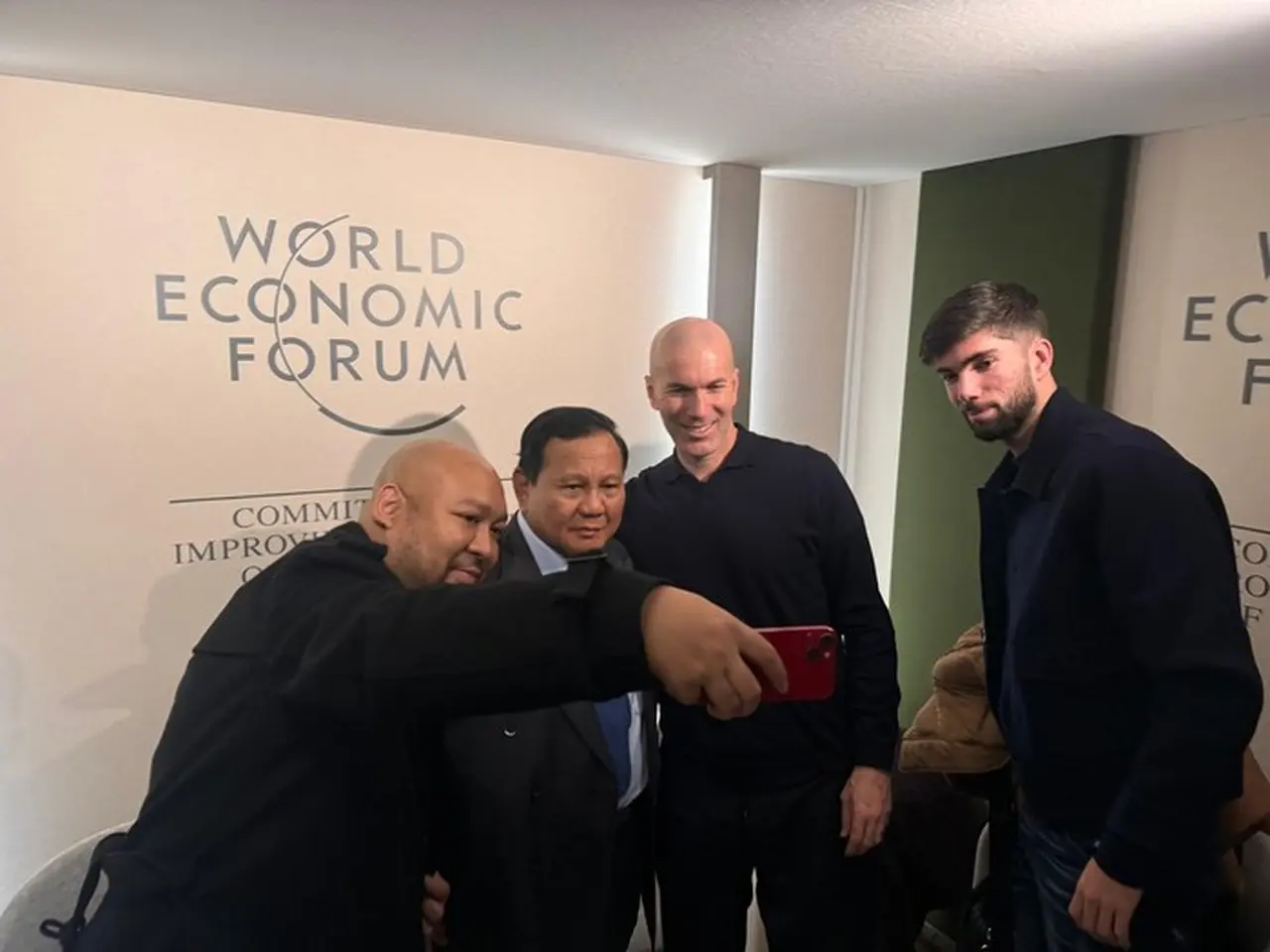 Prabowo Bertemu Zidane di Davos, Netizen Jagokan Sang Legenda Latih Timnas Indonesia Prabowo Bertemu Zidane di Davos, Netizen Jagokan Sang Legenda Latih Timnas Indonesia
