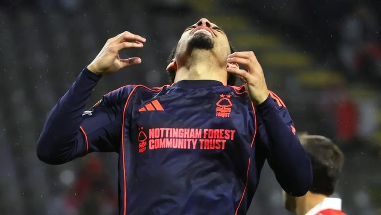 Drama Enam Menit Nottingham Forest: Gagal Penalti, Own Goal, Kartu Merah di Kandang Braga