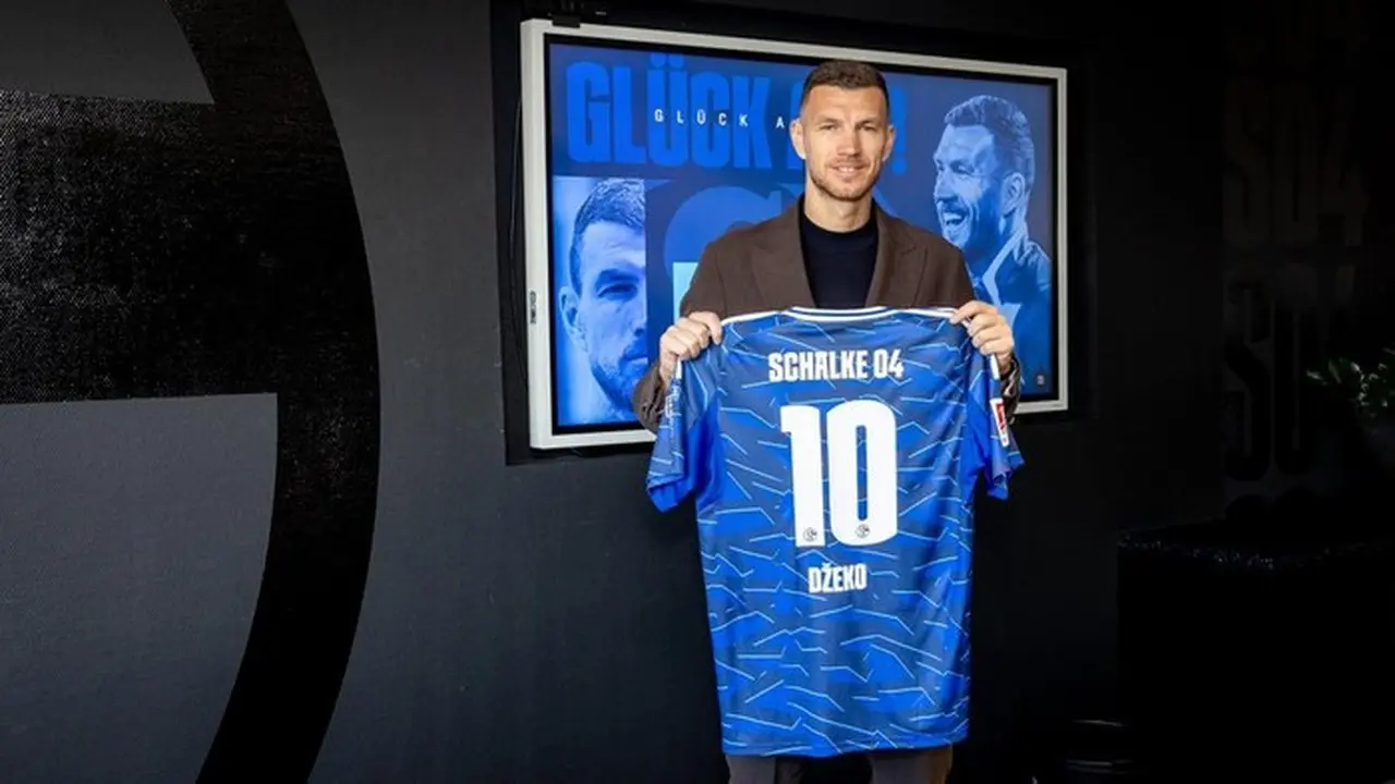 Edin Dzeko Kembali ke Jerman, Perkuat Lini Serang Schalke 04 di Bundesliga 2 Edin Dzeko Kembali ke Jerman, Perkuat Lini Serang Schalke 04 di Bundesliga 2