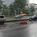 Jalan Gatot Subroto Arah Kuningan Berlubang, Pengendara Keluhkan Bahaya