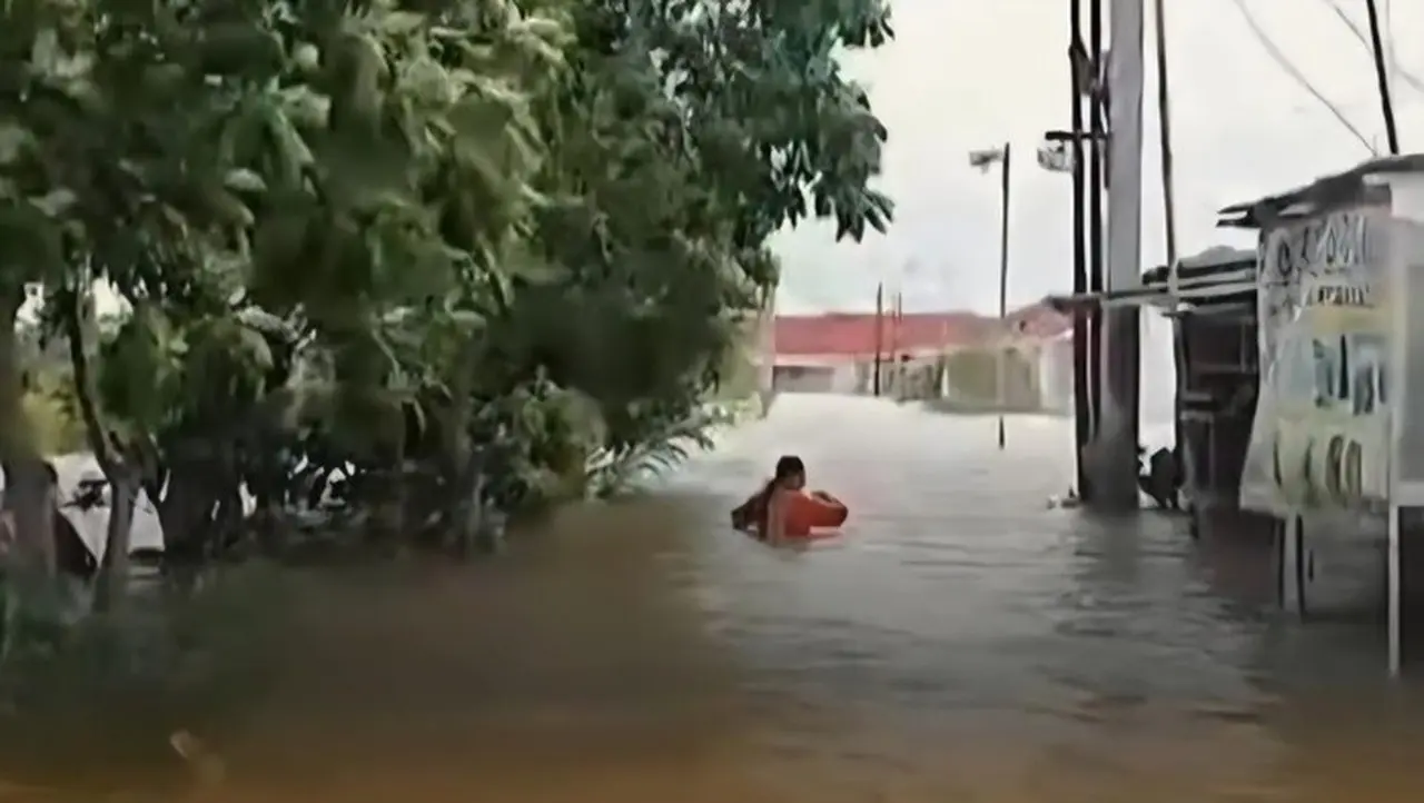 Banjir 2 Meter di Bekasi, 3.000 Keluarga Desa Sukamekar Terpaksa Mengungsi Banjir 2 Meter di Bekasi, 3.000 Keluarga Desa Sukamekar Terpaksa Mengungsi