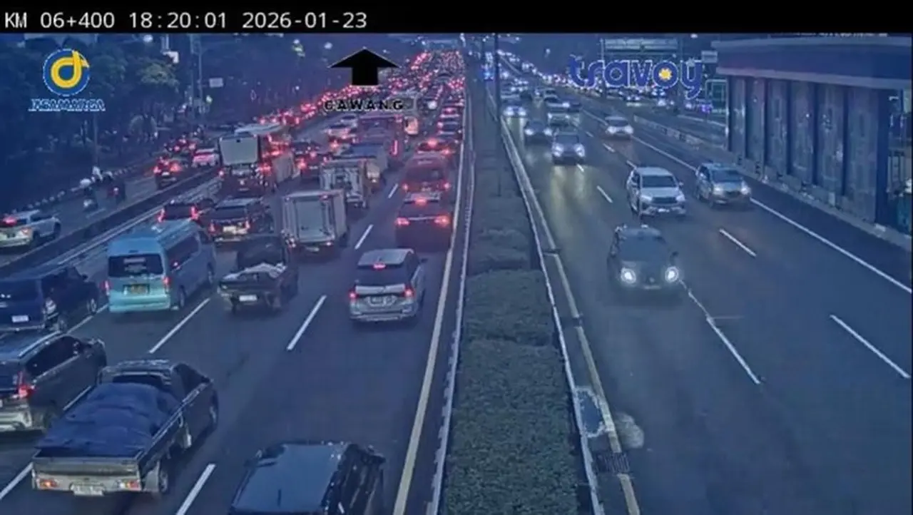 Jumat Sore, Kepadatan Lalu Lintas Melanda Sejumlah Tol Menuju Luar Jakarta Jumat Sore, Kepadatan Lalu Lintas Melanda Sejumlah Tol Menuju Luar Jakarta