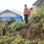 Tebing 3 Meter Longsor di Bogor, Dinding Rumah Warga Jebol dan Mobil Tertimbun