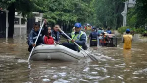 Banjir Jakarta Malam Ini: 114 RT dan 15 Ruas Jalan Masih Tergenang Akibat Hujan Deras