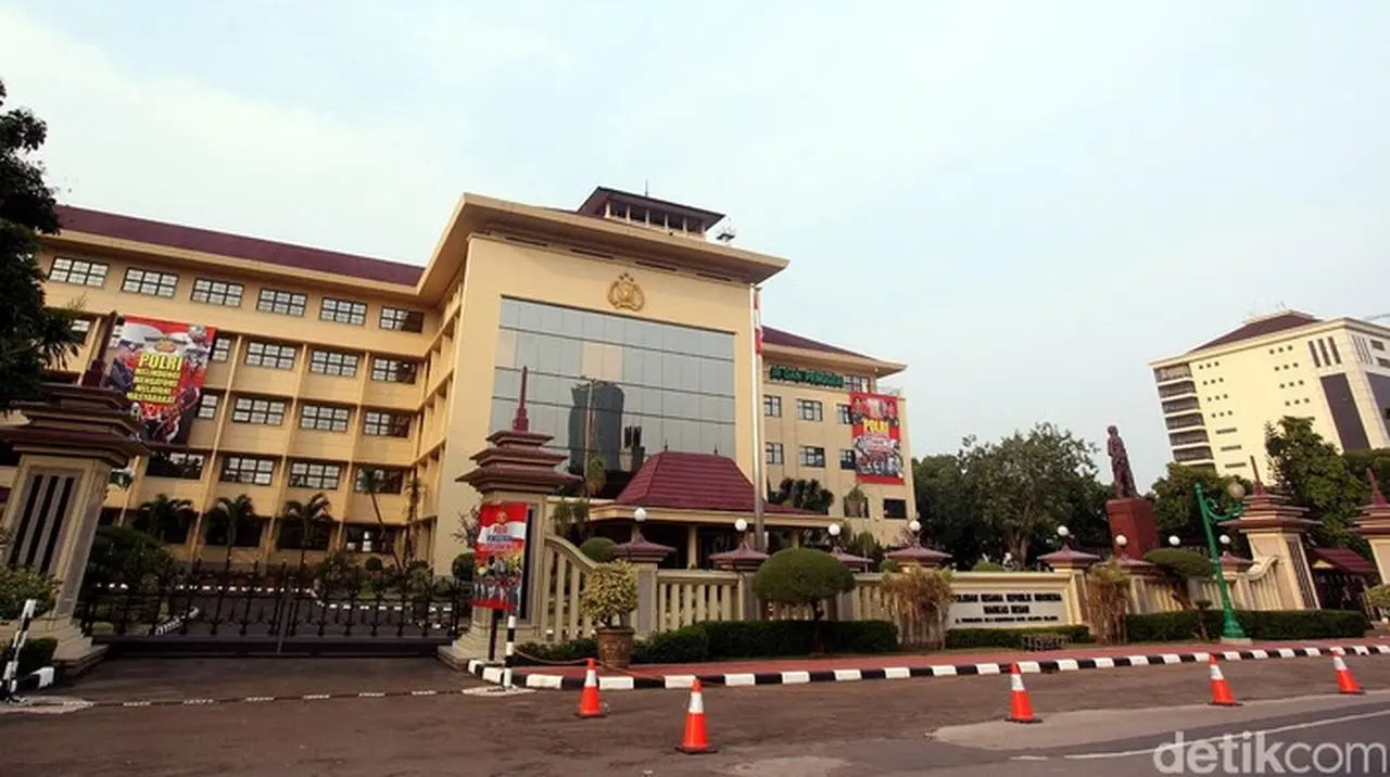 Kapolri Rotasi Jabatan Kapolda Sumsel hingga Papua Barat, Ini Daftar Lengkapnya Kapolri Rotasi Jabatan Kapolda Sumsel hingga Papua Barat, Ini Daftar Lengkapnya