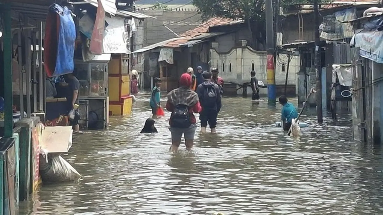 Banjir Jakarta Mulai Surut, 59 RT dan 4 Ruas Jalan Masih Terendam Sore Ini