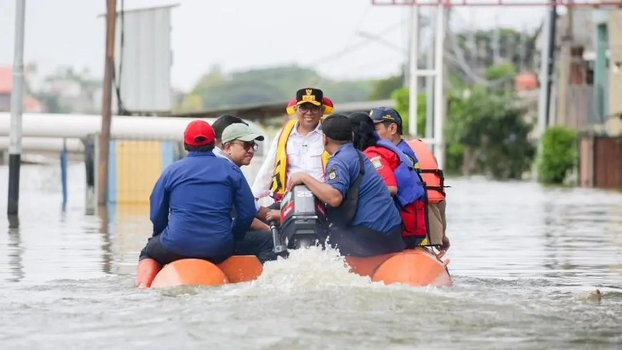 Gubernur Banten Andra Soni Tinjau Banjir Tangerang, Pastikan Kebutuhan Pengungsi Terpenuhi Gubernur Banten Andra Soni Tinjau Banjir Tangerang, Pastikan Kebutuhan Pengungsi Terpenuhi