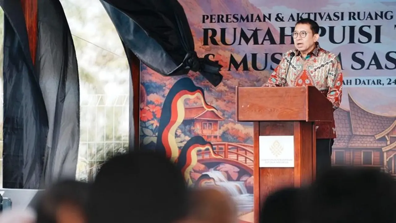 Fadli Zon Resmikan Rumah Puisi Taufiq Ismail yang Kini Menjadi Museum Sastra Indonesia Fadli Zon Resmikan Rumah Puisi Taufiq Ismail yang Kini Menjadi Museum Sastra Indonesia