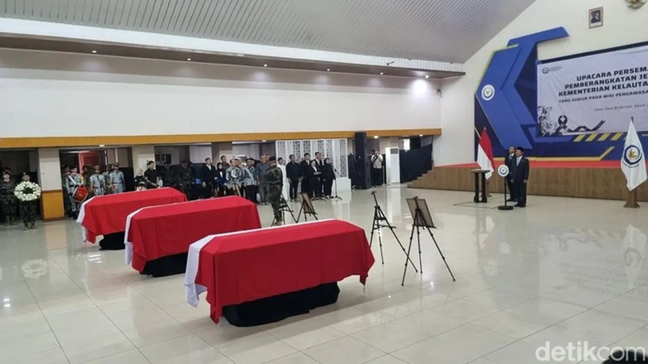 KKP Gelar Penghormatan Terakhir untuk 3 Korban Pesawat ATR 42-500 yang Jatuh di Maros