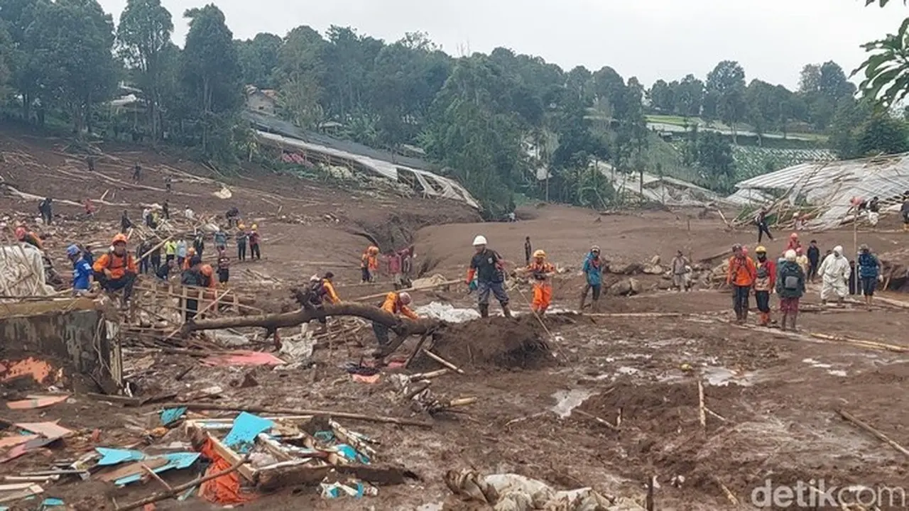 Operasi SAR 24 Jam: Puluhan Korban Longsor Cisarua Bandung Barat Masih Dicari