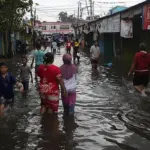 Enam RT di Jakarta Masih Terendam Banjir, 42 Keluarga Mengungsi Akibat Luapan Kali Ciliwung