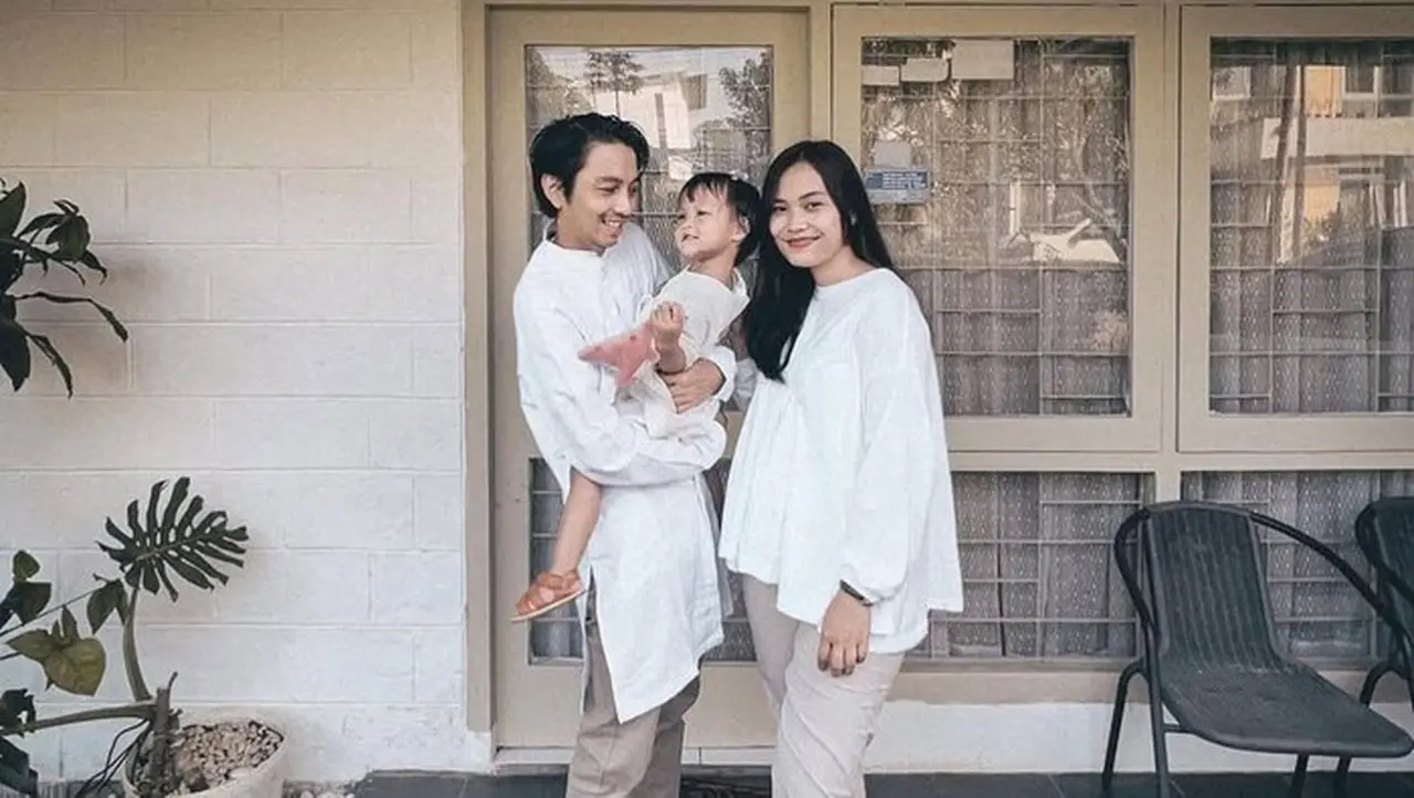 Istri Fiersa Besari Ditabrak Mobil di Stasiun Gambir, Sempat Tergencet dan Sopir Meremehkan