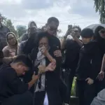 Tangis Ibunda Pecah Iringi Pemakaman Vokalis Element, Lucky Widja, di TPU Jeruk Purut