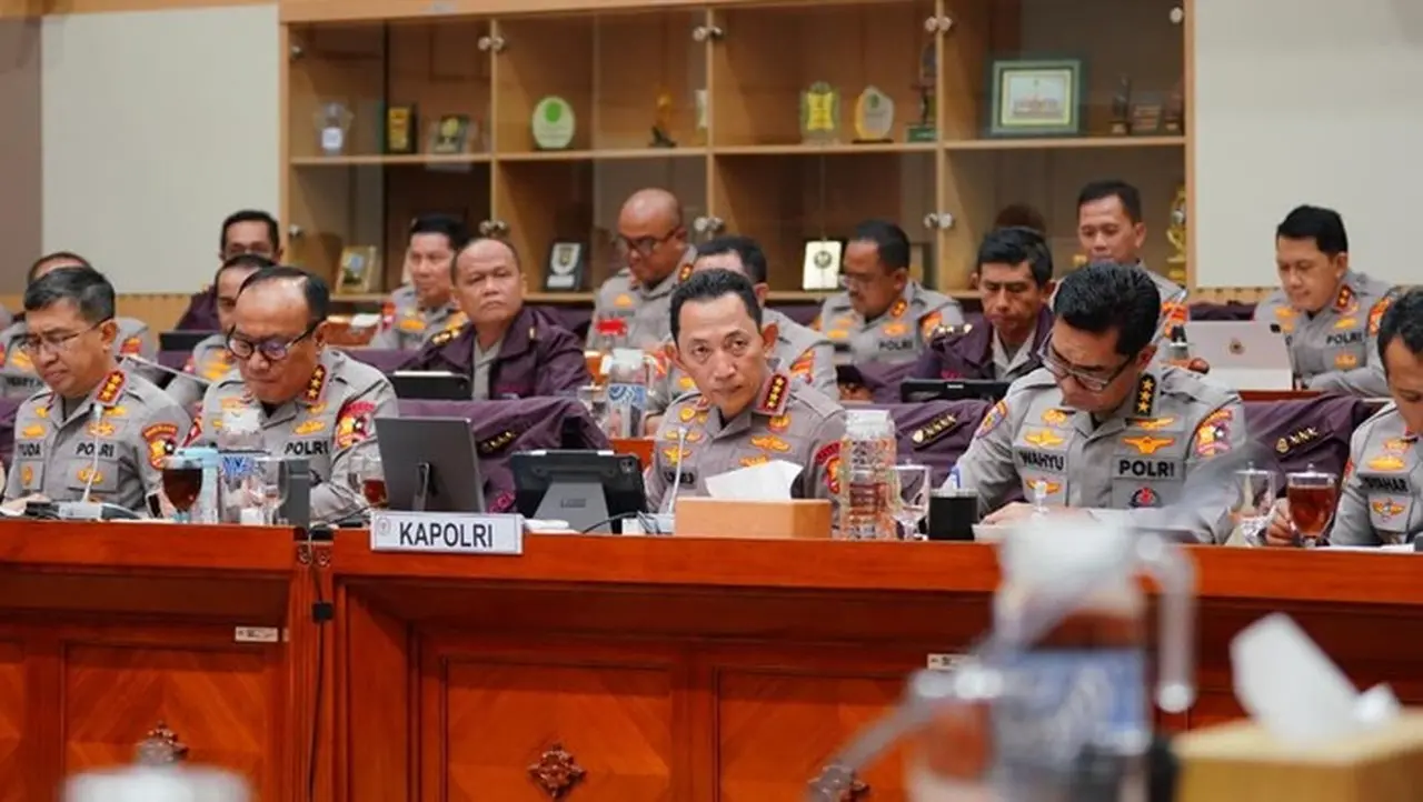 Kapolri Jenderal Listyo Sigit: Perpol 10/2025 Isi Kekosongan Hukum, Bukan Lawan Putusan MK Kapolri Jenderal Listyo Sigit: Perpol 10/2025 Isi Kekosongan Hukum, Bukan Lawan Putusan MK