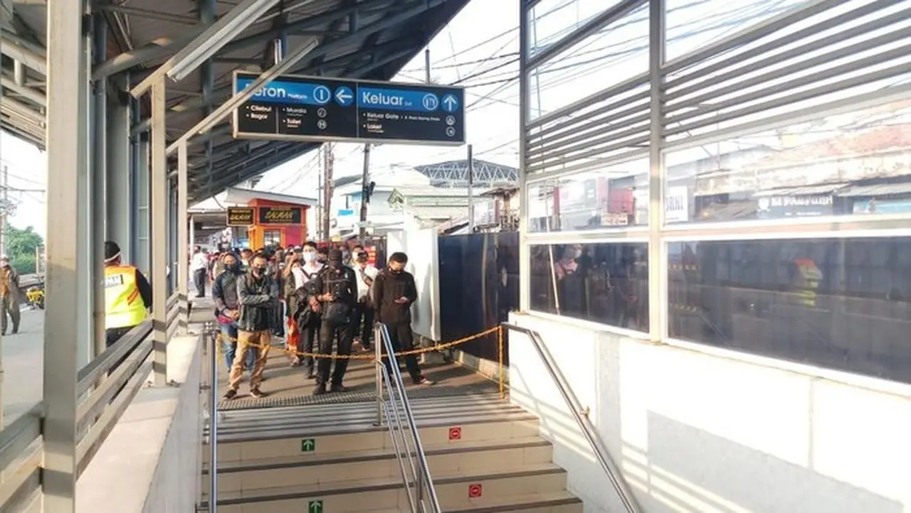 Aksi Vandalisme di Stasiun Bojong Gede Bogor Terekam CCTV, Pelaku Diburu KAI Commuter