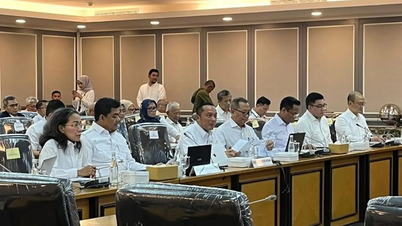 Mensesneg Pastikan Nasib Pekerja 28 Perusahaan yang Izinnya Dicabut Tetap Diperhatikan Mensesneg Pastikan Nasib Pekerja 28 Perusahaan yang Izinnya Dicabut Tetap Diperhatikan