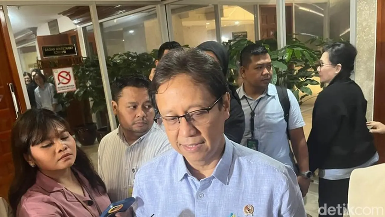 Menkes Budi Ajukan Rp 529 M untuk Perbaikan RS dan Faskes Pascabanjir Sumatera Menkes Budi Ajukan Rp 529 M untuk Perbaikan RS dan Faskes Pascabanjir Sumatera