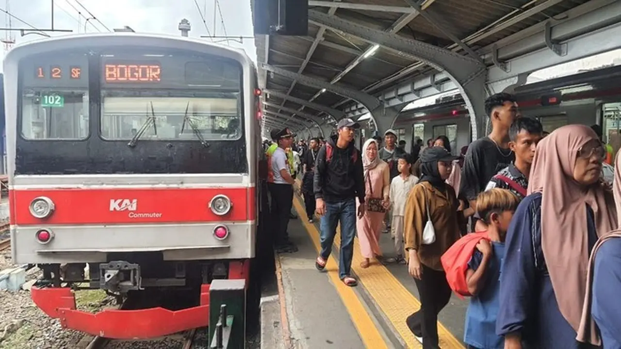 Lansia Diduga Lecehkan Penumpang Wanita di KRL, KAI Commuter Masukkan ke Daftar Hitam Lansia Diduga Lecehkan Penumpang Wanita di KRL, KAI Commuter Masukkan ke Daftar Hitam