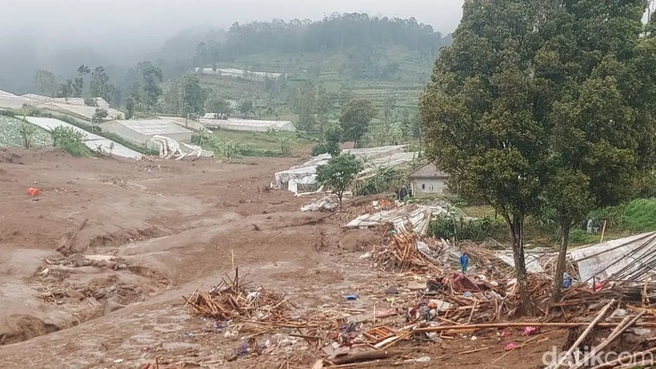 23 Anggota Marinir Tertimbun Longsor Cisarua, 4 Ditemukan Meninggal Dunia 23 Anggota Marinir Tertimbun Longsor Cisarua, 4 Ditemukan Meninggal Dunia