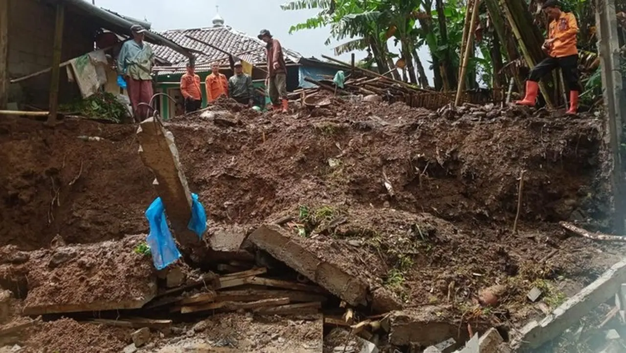 107 Bencana Melanda Bogor dalam Dua Hari, 842 Jiwa Terdampak dan Ratusan Bangunan Rusak 107 Bencana Melanda Bogor dalam Dua Hari, 842 Jiwa Terdampak dan Ratusan Bangunan Rusak