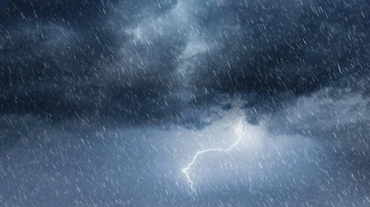 Angin Kencang Terjang Jakarta Utara, Atap Rumah dan Sekolah Porak Poranda Angin Kencang Terjang Jakarta Utara, Atap Rumah dan Sekolah Porak Poranda