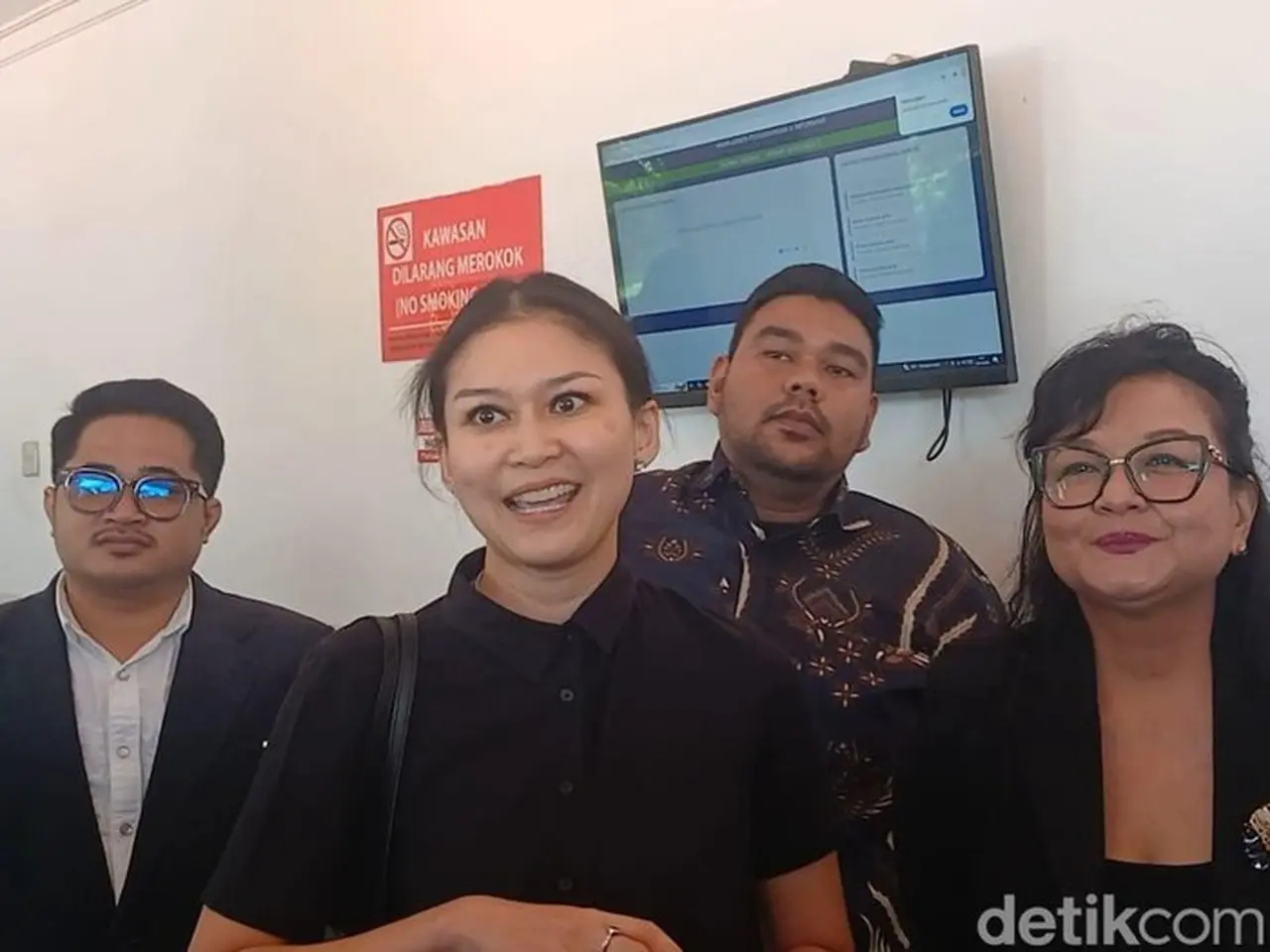 Marissa Anita dan Andrew Trigg Resmi Bercerai, Hakim Kabulkan Gugatan Seluruhnya Marissa Anita dan Andrew Trigg Resmi Bercerai, Hakim Kabulkan Gugatan Seluruhnya