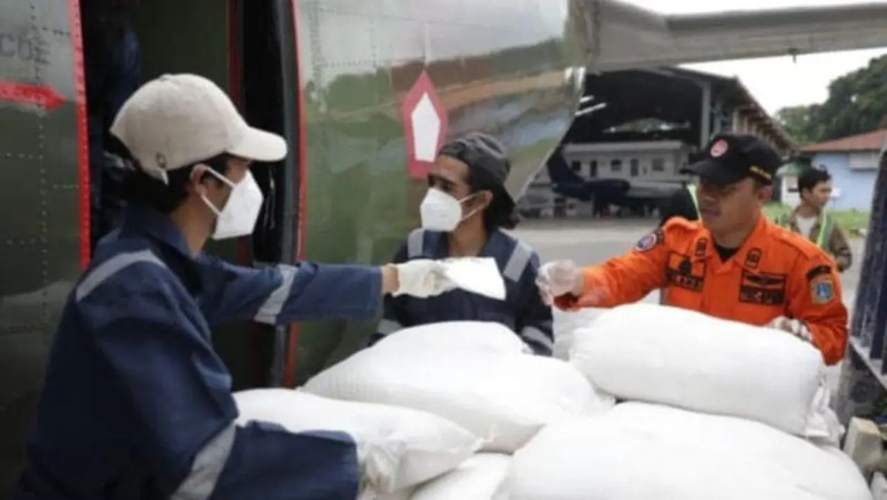 BPBD DKI Tabur 1,6 Ton Garam di Langit Tangsel untuk Cegah Cuaca Ekstrem BPBD DKI Tabur 1,6 Ton Garam di Langit Tangsel untuk Cegah Cuaca Ekstrem