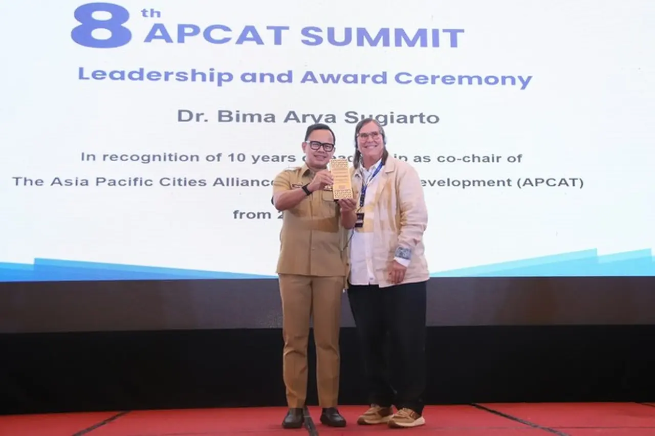 Bima Arya Dianugerahi Penghargaan APCAT atas Dedikasinya Kendalikan Tembakau di Asia Pasifik Bima Arya Dianugerahi Penghargaan APCAT atas Dedikasinya Kendalikan Tembakau di Asia Pasifik