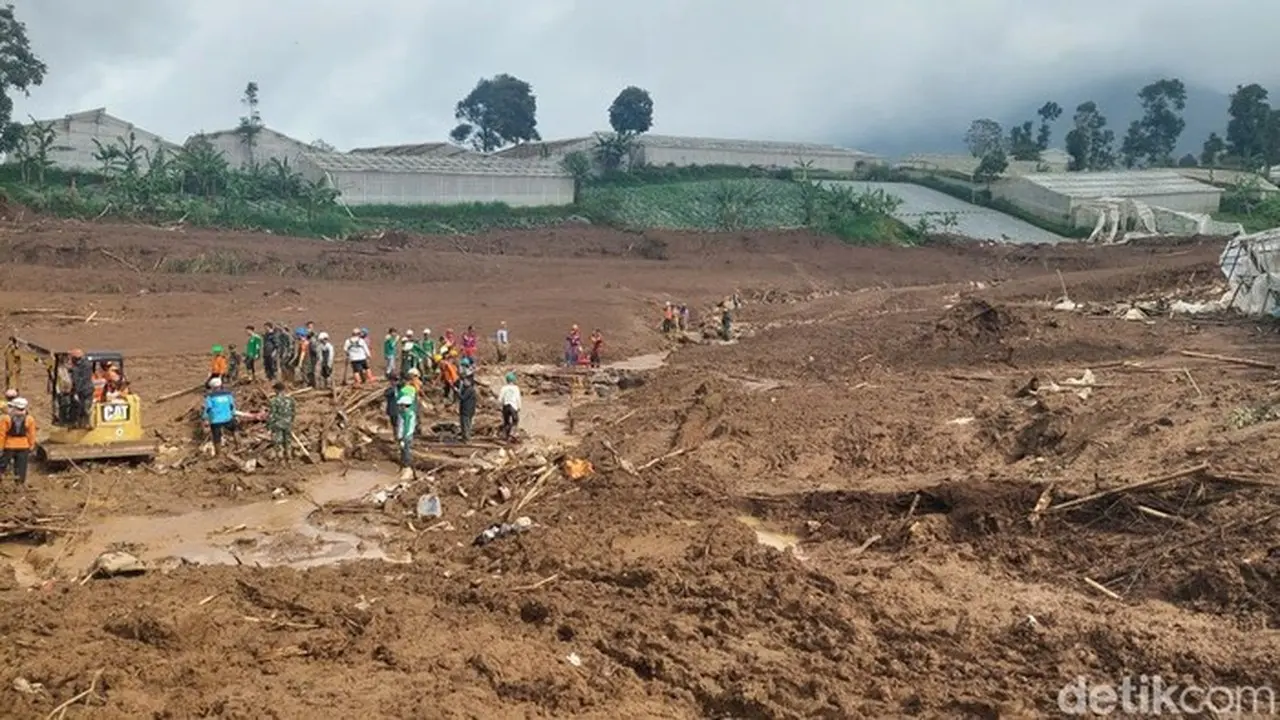 Puluhan Marinir Tertimbun Longsor Cisarua, 4 Jenazah Ditemukan