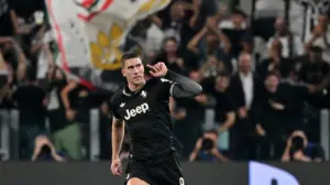 Barcelona Bidik Julian Alvarez dan Dusan Vlahovic sebagai Suksesor Lewandowski