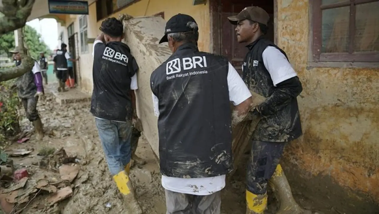 70 Relawan BRI Peduli Bersih-bersih Sekolah Pasca-Bencana di Aceh Tamiang 70 Relawan BRI Peduli Bersih-bersih Sekolah Pasca-Bencana di Aceh Tamiang