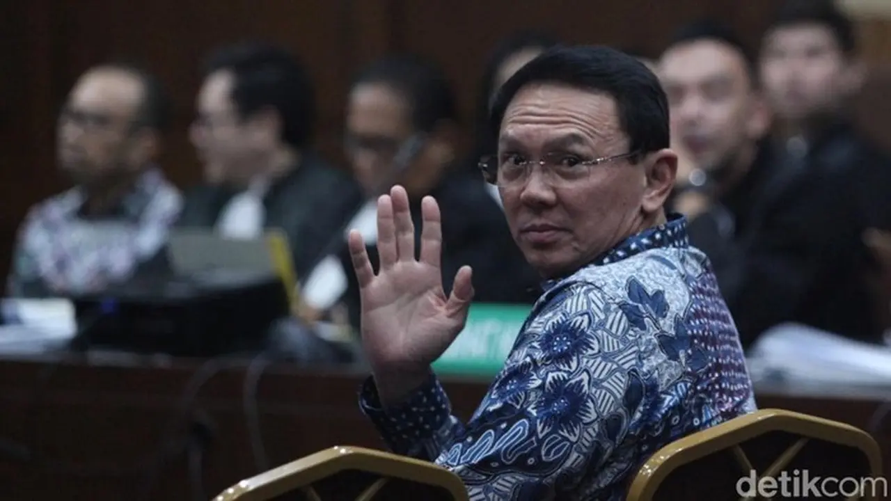 Ahok Ungkap Momen Nyaris Lempar Botol Saat Rapat Pertamina, Ini Pemicunya Ahok Ungkap Momen Nyaris Lempar Botol Saat Rapat Pertamina, Ini Pemicunya
