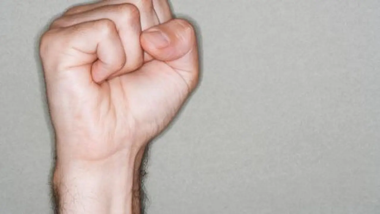 Aksi Arogan Sejoli Merokok Sambil Berkendara di Palmerah Berujung Pukulan