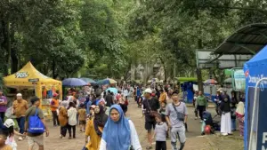 Ribuan Pengunjung Padati Ragunan di Akhir Libur Sekolah, Prediksi Capai 50 Ribu