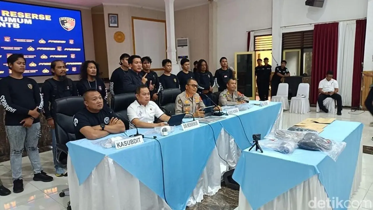 Diduga Kesal Tak Diberi Uang untuk Utang, Pria di NTB Bunuh dan Bakar Ibu Kandung Diduga Kesal Tak Diberi Uang untuk Utang, Pria di NTB Bunuh dan Bakar Ibu Kandung