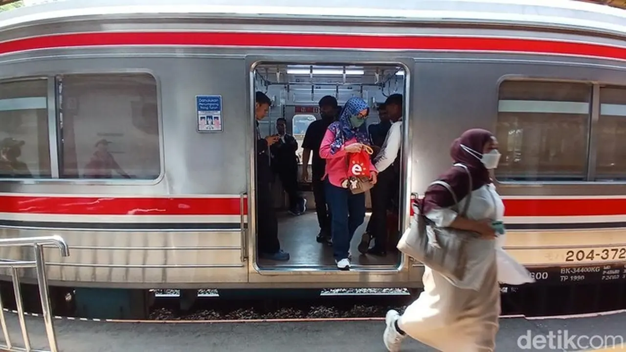 Gangguan Jalur Rel Serpong-Sudimara, Perjalanan KRL Greenline Terhambat Pagi Ini Gangguan Jalur Rel Serpong-Sudimara, Perjalanan KRL Greenline Terhambat Pagi Ini