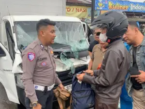 Pikap Tabrak Motor dan Truk di Bogor, Sopir Terluka Parah Akibat Gagal Jaga Jarak