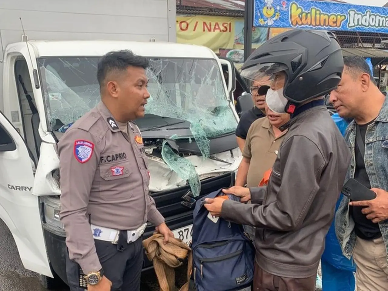 Pikap Tabrak Motor dan Truk di Bogor, Sopir Terluka Parah Akibat Gagal Jaga Jarak Pikap Tabrak Motor dan Truk di Bogor, Sopir Terluka Parah Akibat Gagal Jaga Jarak