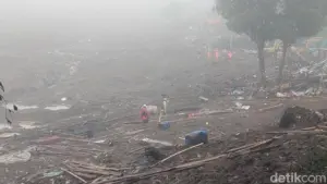 Longsor Cisarua: Tim SAR Lanjutkan Pencarian Korban di Tengah Kabut Tebal